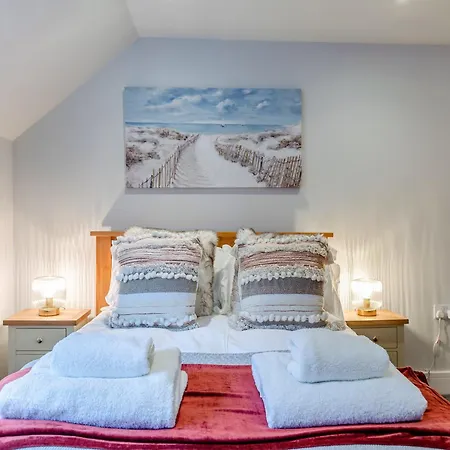 Nest Holiday Home Уитби Экстерьер фото