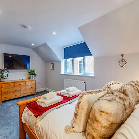 Nest Holiday Home Уитби Экстерьер фото